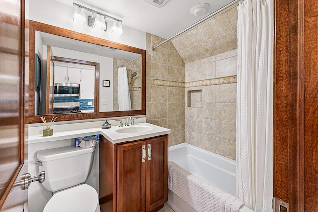 1515 Rugby St, Oshkosh, WI 54902 - ensuite bathroom featuring shower / bath combo and vanity