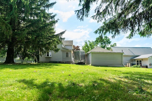 624 S Main St, Westby, WI 54667 - view of yard