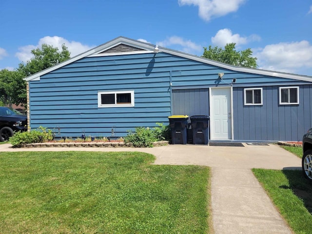 201 Chestnut Dr, Elroy, WI 53929 - back of house featuring a yard
