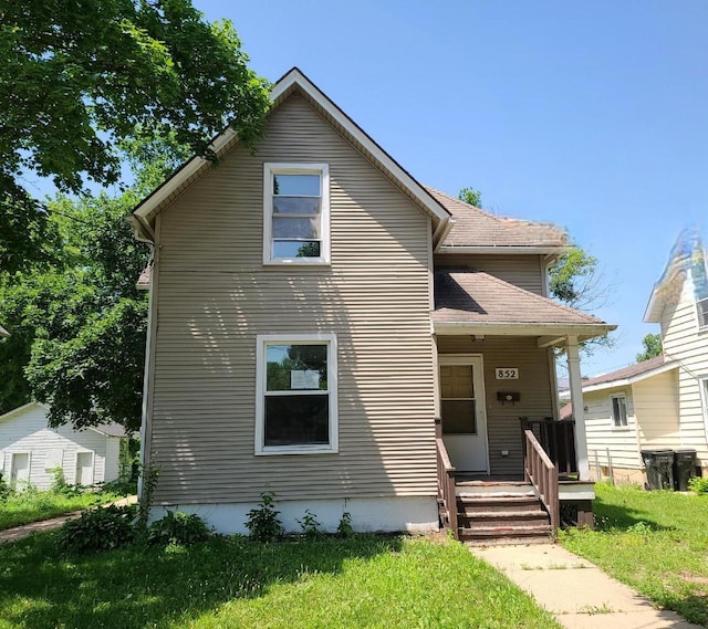 852 8th St, Beloit, WI 53511 - view of front of home featuring a porch and a front yard