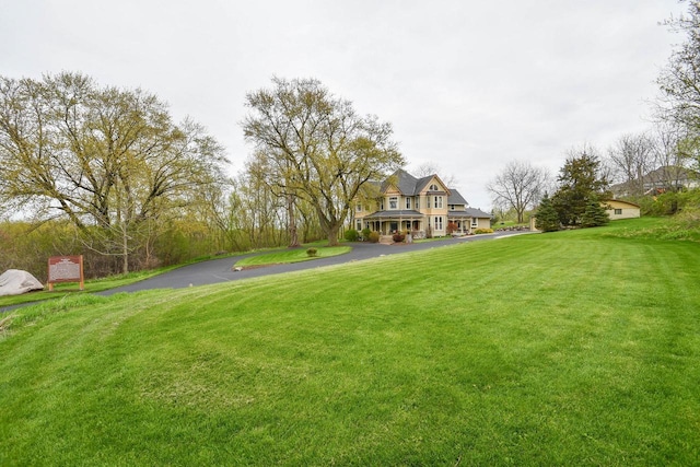 823 E Brandybrook Rd, Wales, WI 53183 - view of green lawn featuring driveway