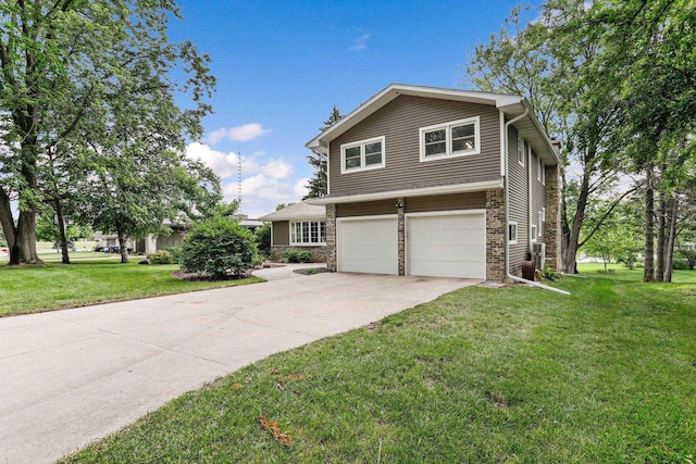 521 Maunesha Dr, Marshall, WI 53559 - view of front facade featuring a garage, driveway, and a front lawn
