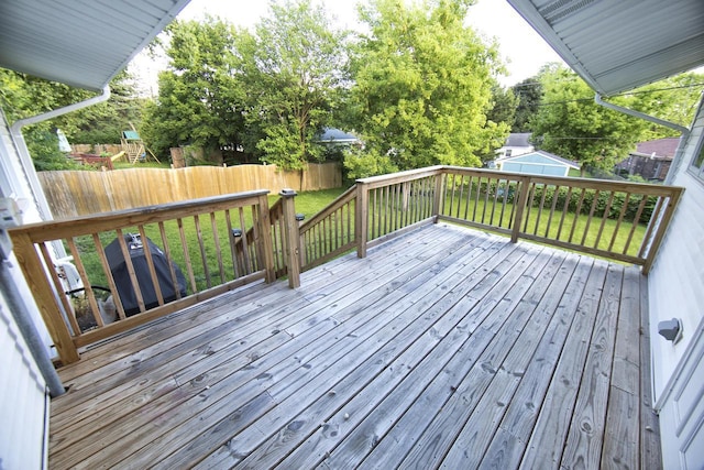N88W17123 Elmwood Dr, Menomonee Falls, WI 53051 - deck featuring a fenced backyard