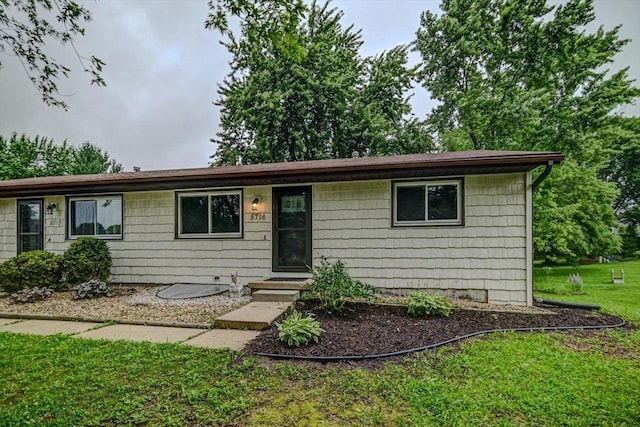 5716 Sauk Ln, Mcfarland, WI 53558 - ranch-style house featuring a front yard