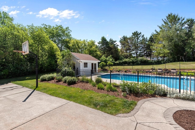 1948 Field Cliffe Dr, Richfield, WI 53076 - view of pool featuring view of scattered trees