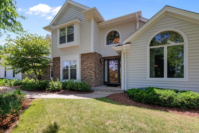 1948 Field Cliffe Dr, Richfield, WI 53076 - traditional-style house featuring brick siding and a front lawn