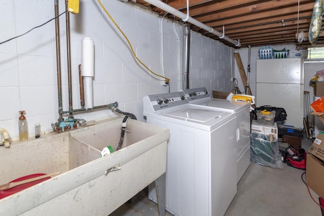 1882 Davis Ln, Waukesha, WI 53189 - laundry area featuring washing machine and clothes dryer and concrete block wall