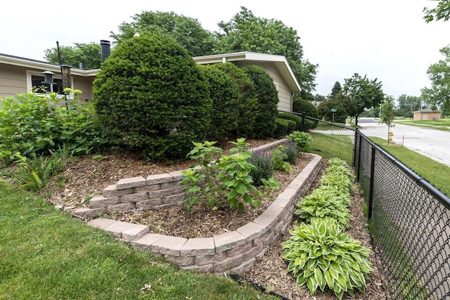 1882 Davis Ln, Waukesha, WI 53189 - view of yard