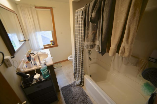 6818 W Morgan Ave, Milwaukee, WI 53220 - full bath with vanity and shower / bath combo with shower curtain