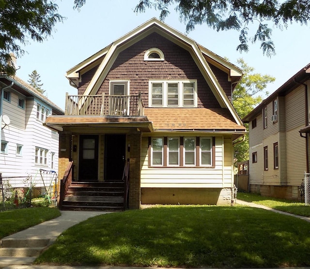 3152 N 38th St Unit 3154, Milwaukee, WI 53216 - view of front facade with a balcony, a front yard, and a gambrel roof