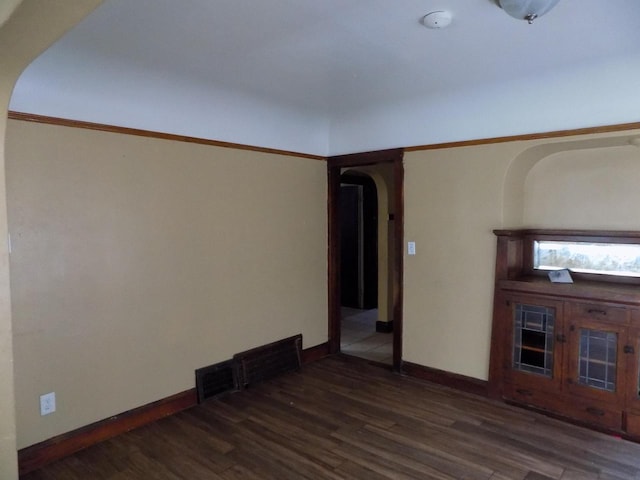 3152 N 38th St Unit 3154, Milwaukee, WI 53216 - empty room with arched walkways, wood finished floors, and a smoke detector