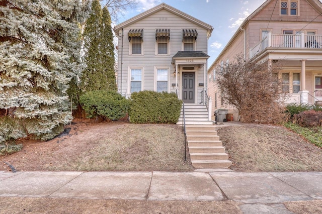 1626 N Warren Ave, Milwaukee, WI 53202 - view of front facade with a balcony