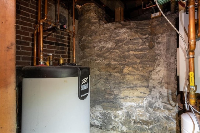 246 Coleman St, Chippewa Falls, WI 54729 - utility room featuring water heater