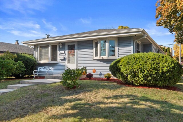 4683 N 80th St, Milwaukee, WI 53218 - bungalow with a front lawn