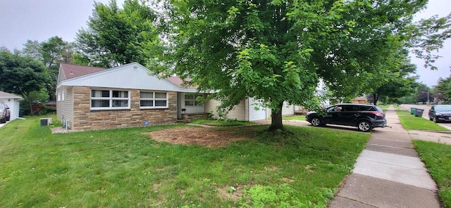 921 S 10th St, Wisconsin Rapids, WI 54494 - view of front facade with stone siding, a front lawn, and driveway