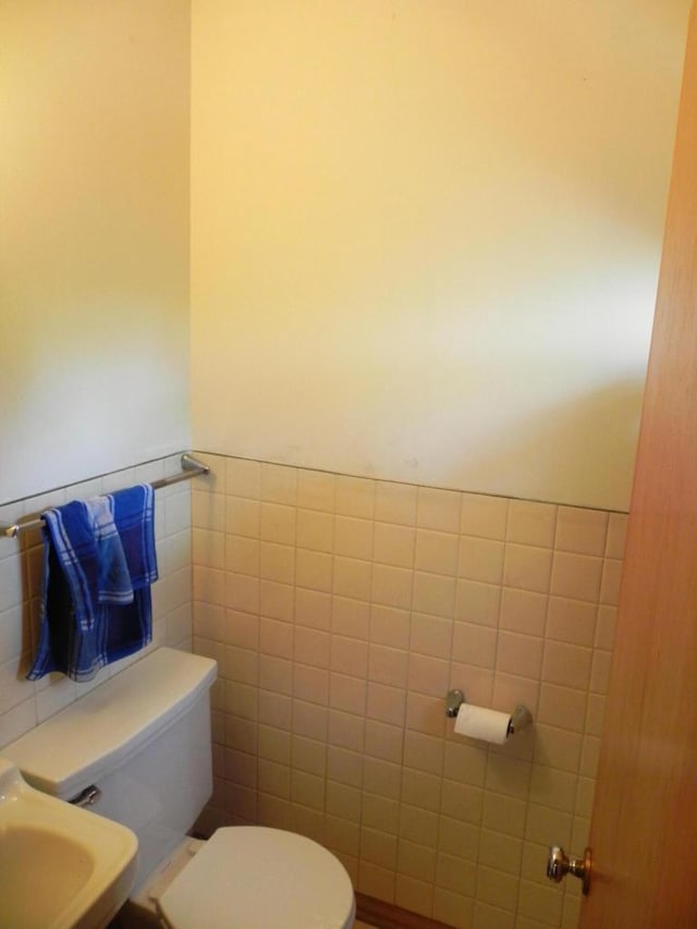 206 S High St, Port Washington, WI 53074 - bathroom with tile walls and wainscoting