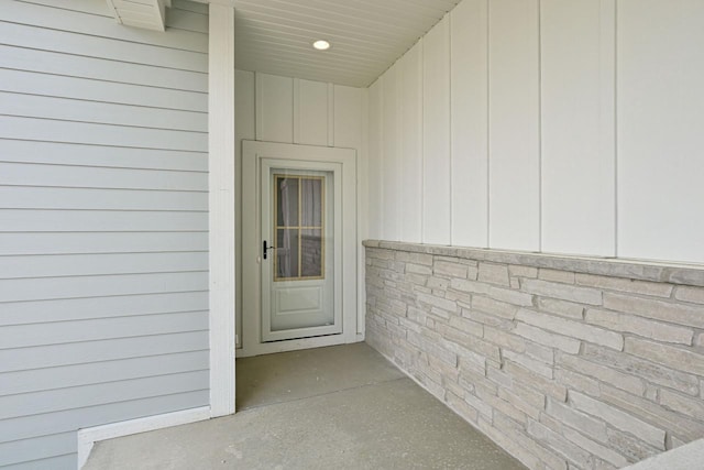1382 Prairie Creek Cir Unit 15D, Oconomowoc, WI 53066 - entrance to property featuring board and batten siding