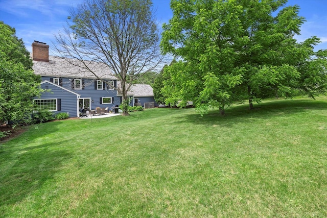 9848 N Lamplighter Ln, Mequon, WI 53092 - view of green lawn with a patio