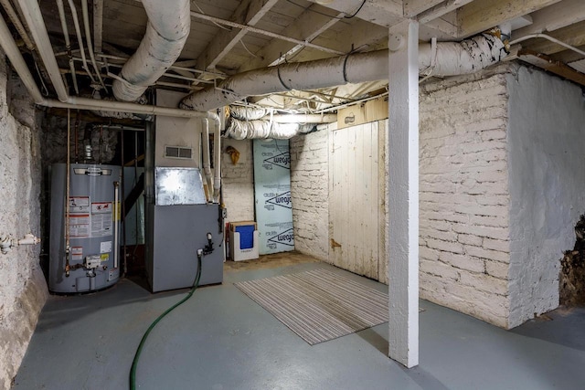 1015 Bluff St, Beloit, WI 53511 - unfinished basement featuring gas water heater