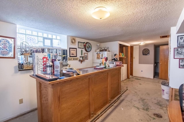 7414 5th Ave, Kenosha, WI 53143 - reception area with a bar and a textured ceiling