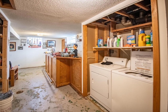 7414 5th Ave, Kenosha, WI 53143 - laundry room with separate washer and dryer and a textured ceiling