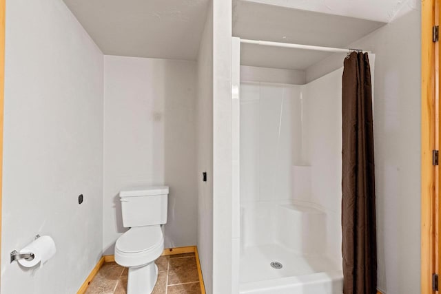 N3520 Range Ct, Freedom, WI 54913 - full bathroom featuring curtained shower and tile patterned floors