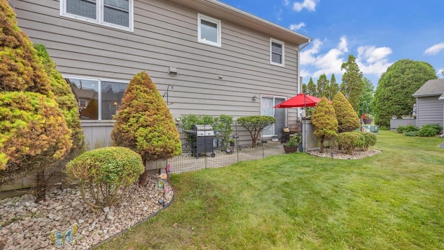3515 Willow Cir, Sheboygan, WI 53083 - back of property with a yard