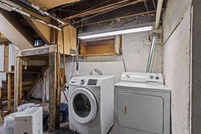 308 Van St, Neenah, WI 54956 - laundry area with washing machine and dryer