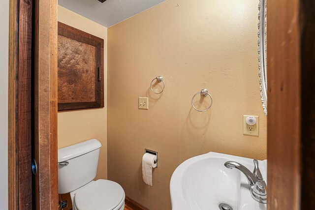 241 Bayberry Ln, Fond Du Lac, WI 54935 - bathroom with a sink and toilet
