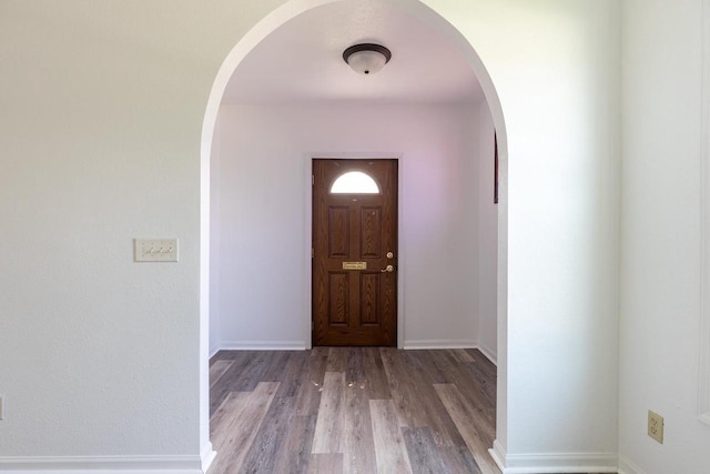 524 W New York Ave, Oshkosh, WI 54901 - entryway featuring arched walkways and light wood-type flooring