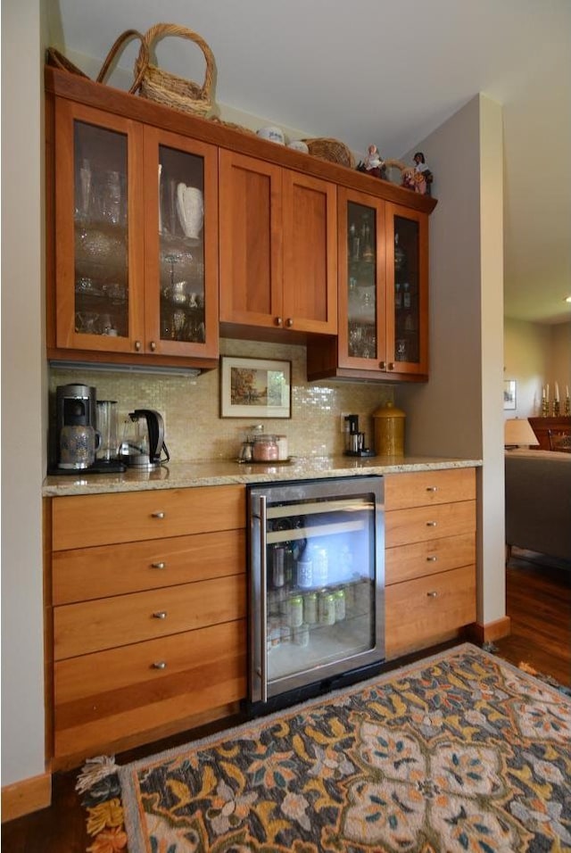 6833 Phil Lewis Way, Middleton, WI 53562 - indoor dry bar featuring beverage cooler, tasteful backsplash, and dark wood-style flooring