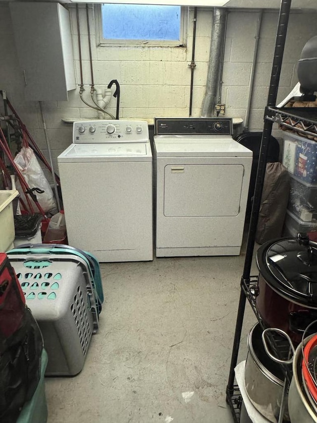 408 N Hine Ave, Waukesha, WI 53188 - laundry room with independent washer and dryer