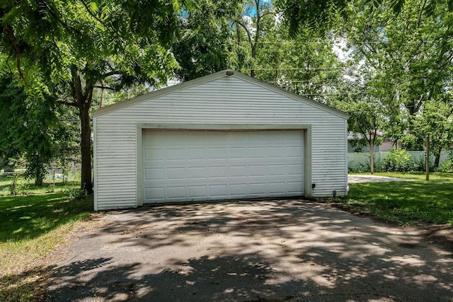 2043 Linway Dr, Beloit, WI 53511 - view of detached garage