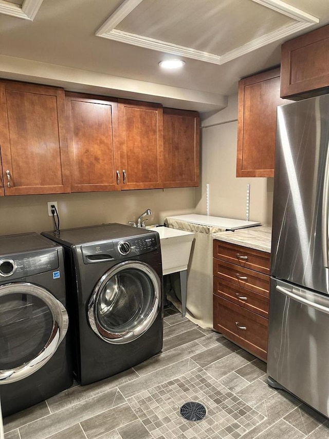 8221 Fairmont Ln, Greendale, WI 53129 - laundry room featuring washer and clothes dryer and recessed lighting