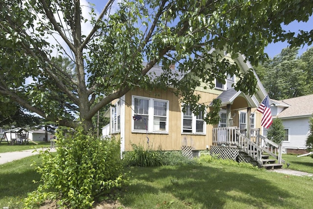 134 N Watertown St, Waupun, WI 53963 - view of front facade with a front yard
