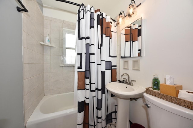 2044 S 96th St, West Allis, WI 53227 - full bathroom with toilet and shower / tub combo with curtain