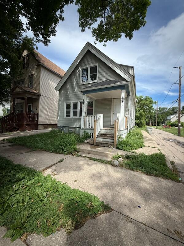 2564 N 17th St, Milwaukee, WI 53206 - view of front of house featuring covered porch
