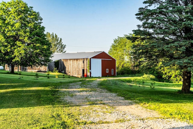 E2880 Witcraft Ridge Rd, Genoa, WI 54632 - view of pole building featuring a yard and driveway