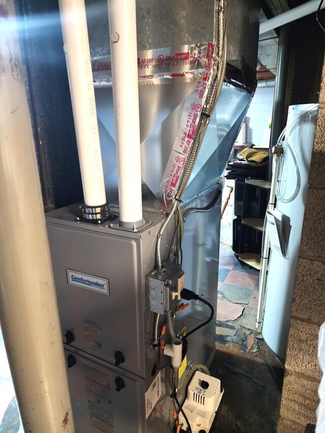 5100 16th St, Racine, WI 53406 - utilities featuring heating unit