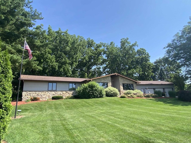 5572 Stable View Ln, Fitchburg, WI 53575 - view of front of house with stone siding and a front yard