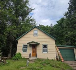 24725 County Road 7, Winona, MN 55987 - view of front facade with a front yard