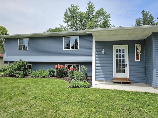 1209 E 15th St, Marshfield, WI 54449 - rear view of property featuring a yard