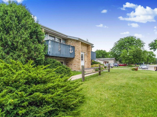 521 Seminole Way, Deforest, WI 53532 - view of green lawn featuring a balcony