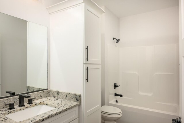 119 Lockridge Ln, Lynchburg, VA 24502 - bathroom featuring toilet, vanity, and bathtub / shower combination