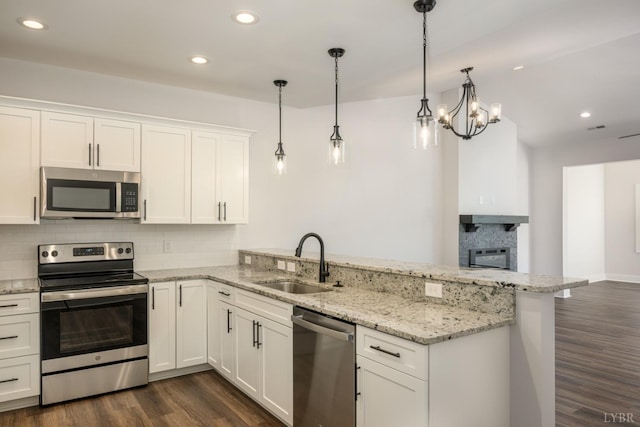 119 Lockridge Ln, Lynchburg, VA 24502 - kitchen with stainless steel appliances, a sink, a peninsula, tasteful backsplash, and dark wood-style flooring