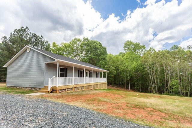 465 Soybean Dr, Appomattox, VA 24522 - view of front of house with a porch and a front yard