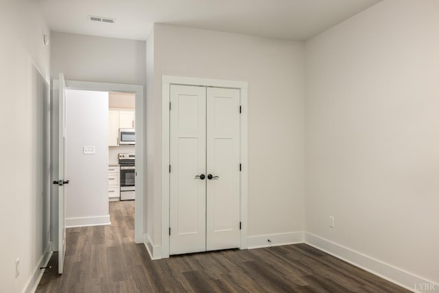 104 Lockridge Ln, Lynchburg, VA 24502 - unfurnished bedroom with dark wood-style floors, baseboards, and a closet