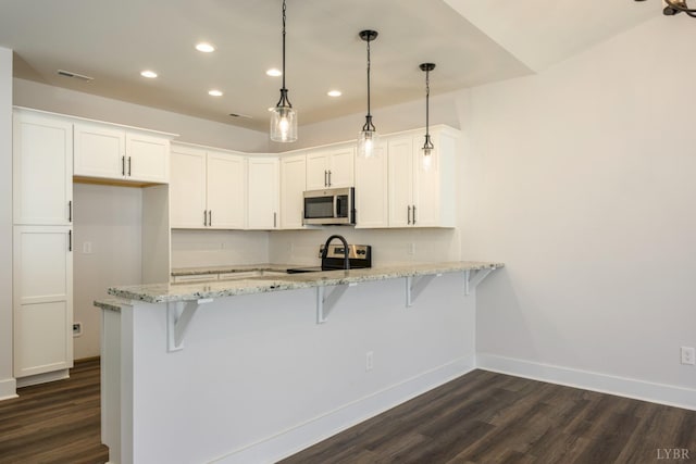 104 Lockridge Ln, Lynchburg, VA 24502 - kitchen with appliances with stainless steel finishes, recessed lighting, a peninsula, baseboards, and dark wood finished floors