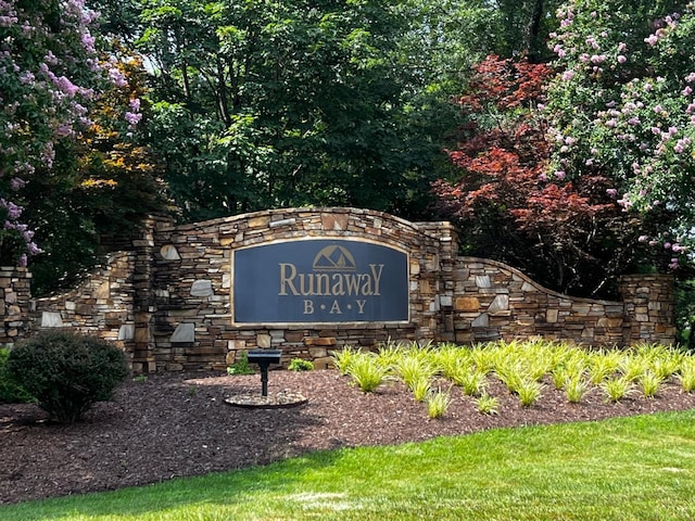 160 Thomas Ct, Lynch Station, VA 24571