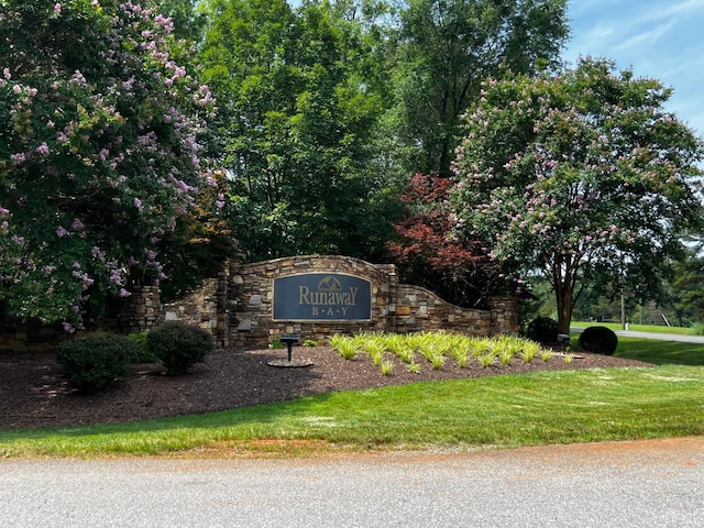 160 Thomas Ct, Lynch Station, VA 24571